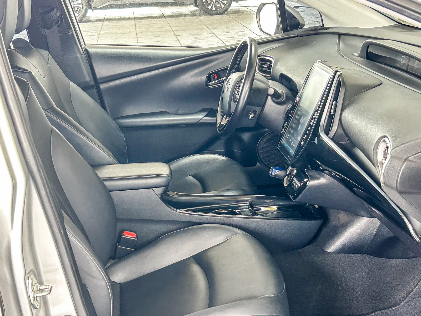 Used 2021 Toyota Prius Prime XLE w/ Carpet Mat Package (TMS) FWD image 15