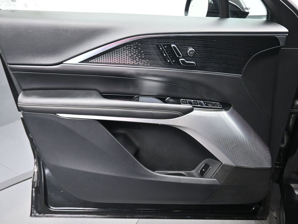 Used 2023 Cadillac Lyriq 2WD image 9