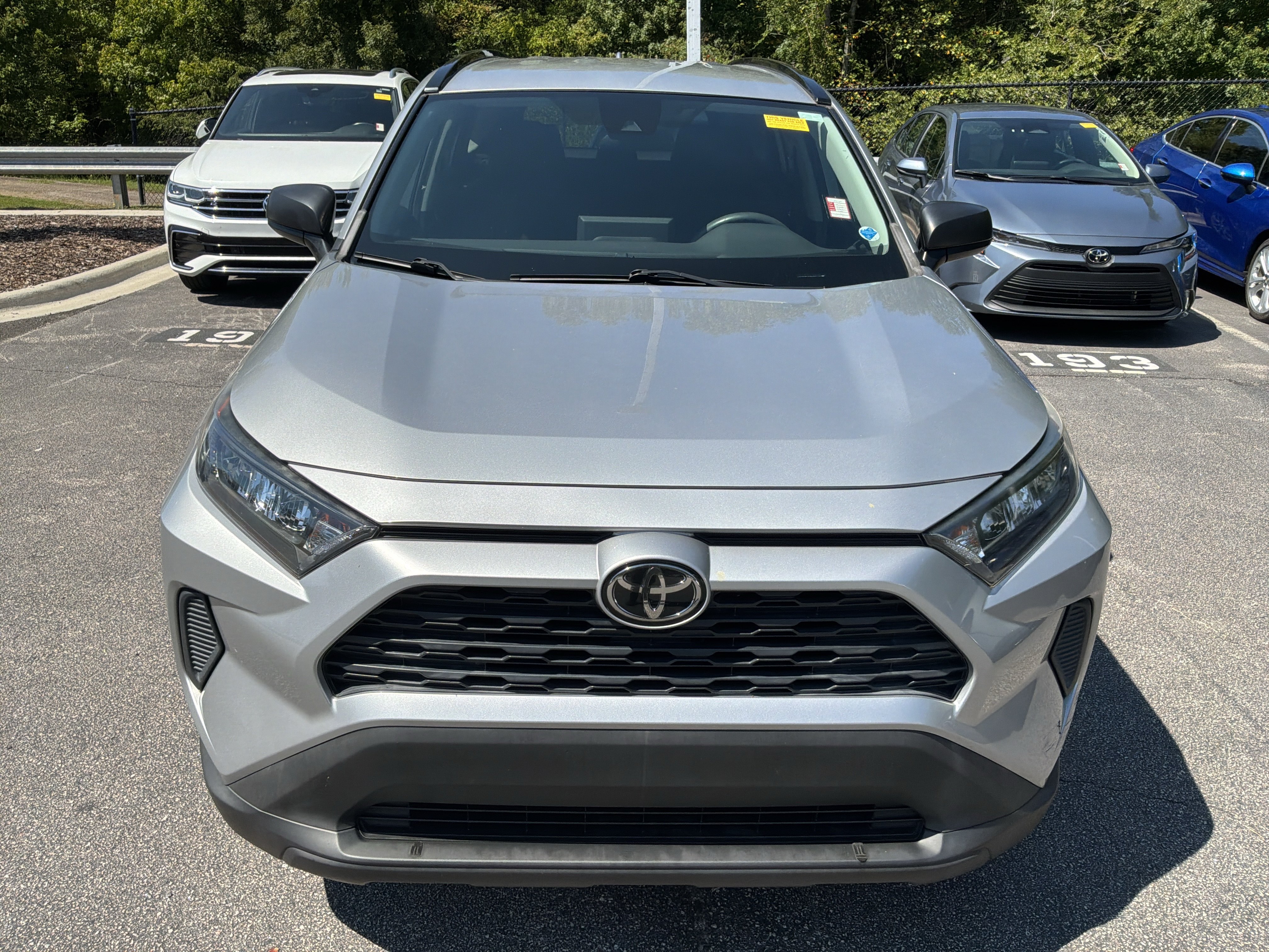 Used 2019 Toyota RAV4 LE FWD image 2