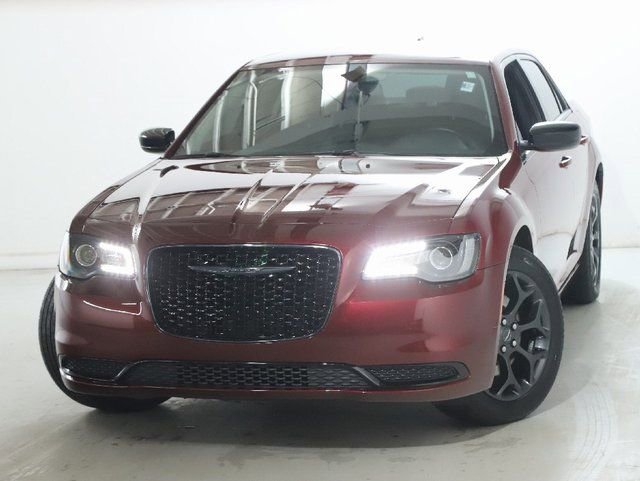 Used 2022 Chrysler 300 Touring w/ Sport Appearance Package image 3