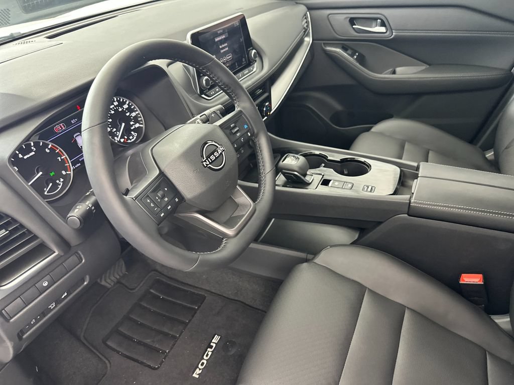 Used 2026 Nissan Rogue Dark Armor FWD image 9