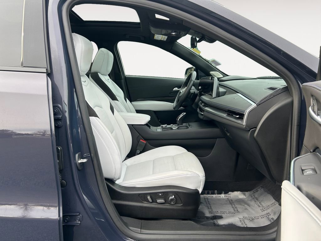 Used 2024 Cadillac XT4 Sport image 10