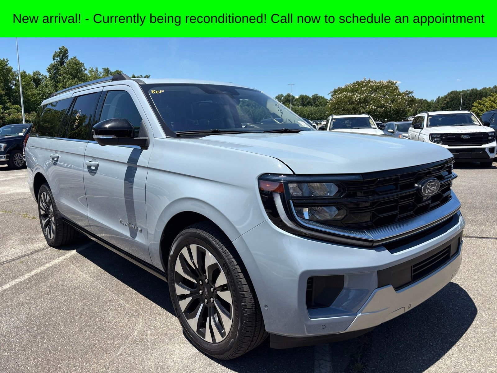 Used 2025 Ford Expedition Max Platinum w/ Driver's Package AWD/4WD image 1