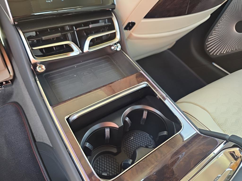 New 2025 Bentley Flying Spur Plug-In Hybrid image 40