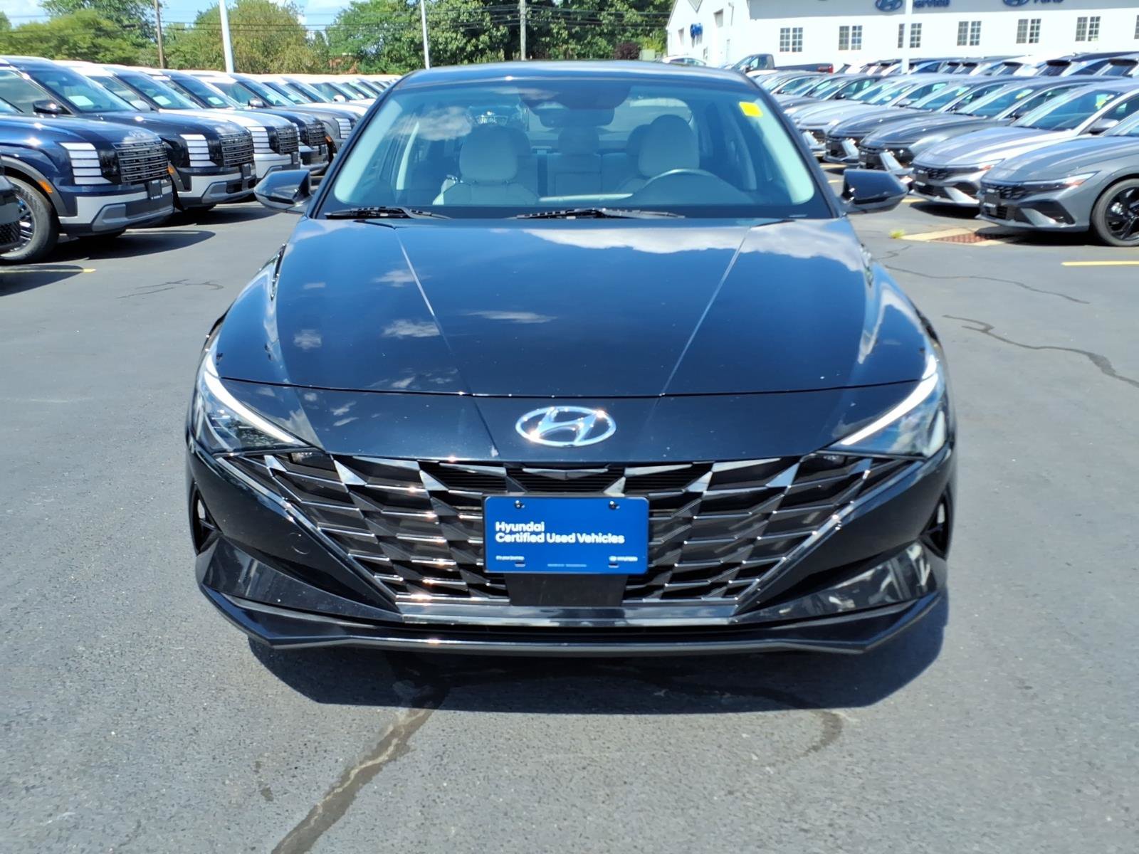 Certified 2023 Hyundai Elantra Limited w/ Cargo Package FWD image 3
