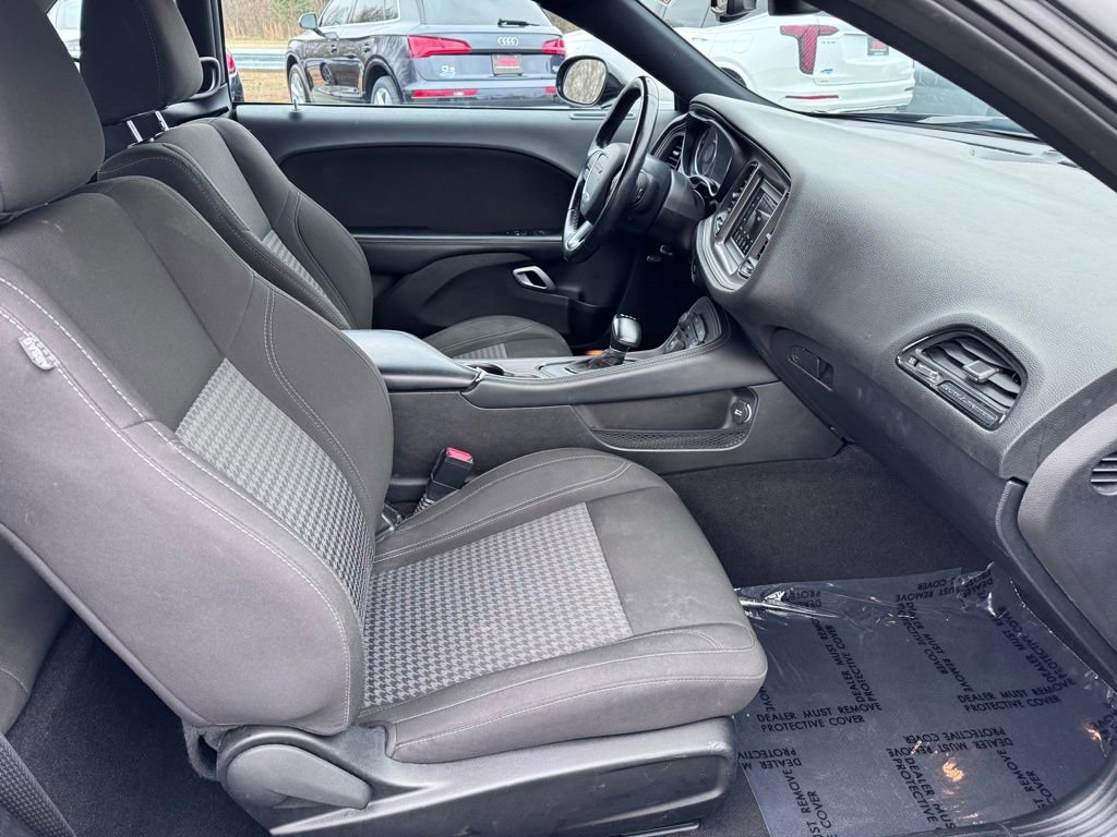 Used 2023 Dodge Challenger SXT image 13