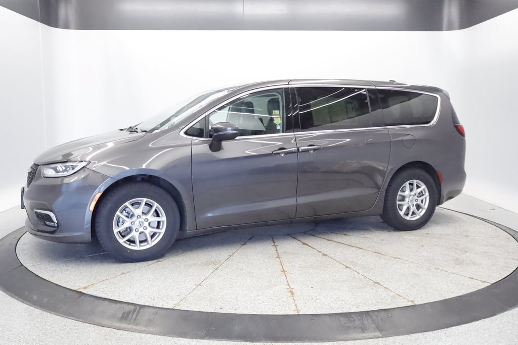 Certified 2023 Chrysler Pacifica Touring-L FWD image 2