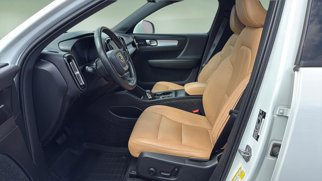 Used 2019 Volvo XC40 T5 Momentum image 11
