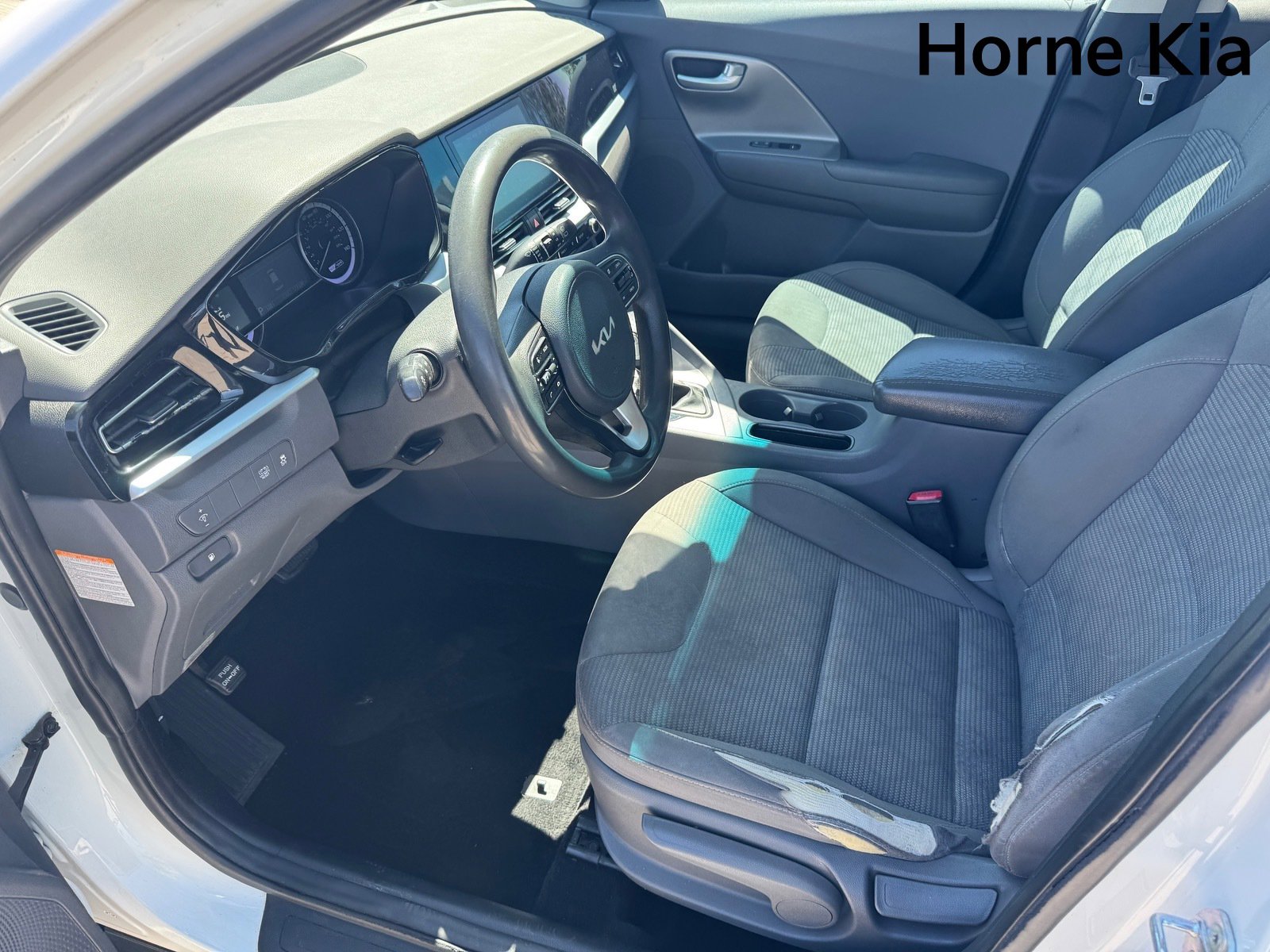 Used 2022 Kia Niro LX image 8