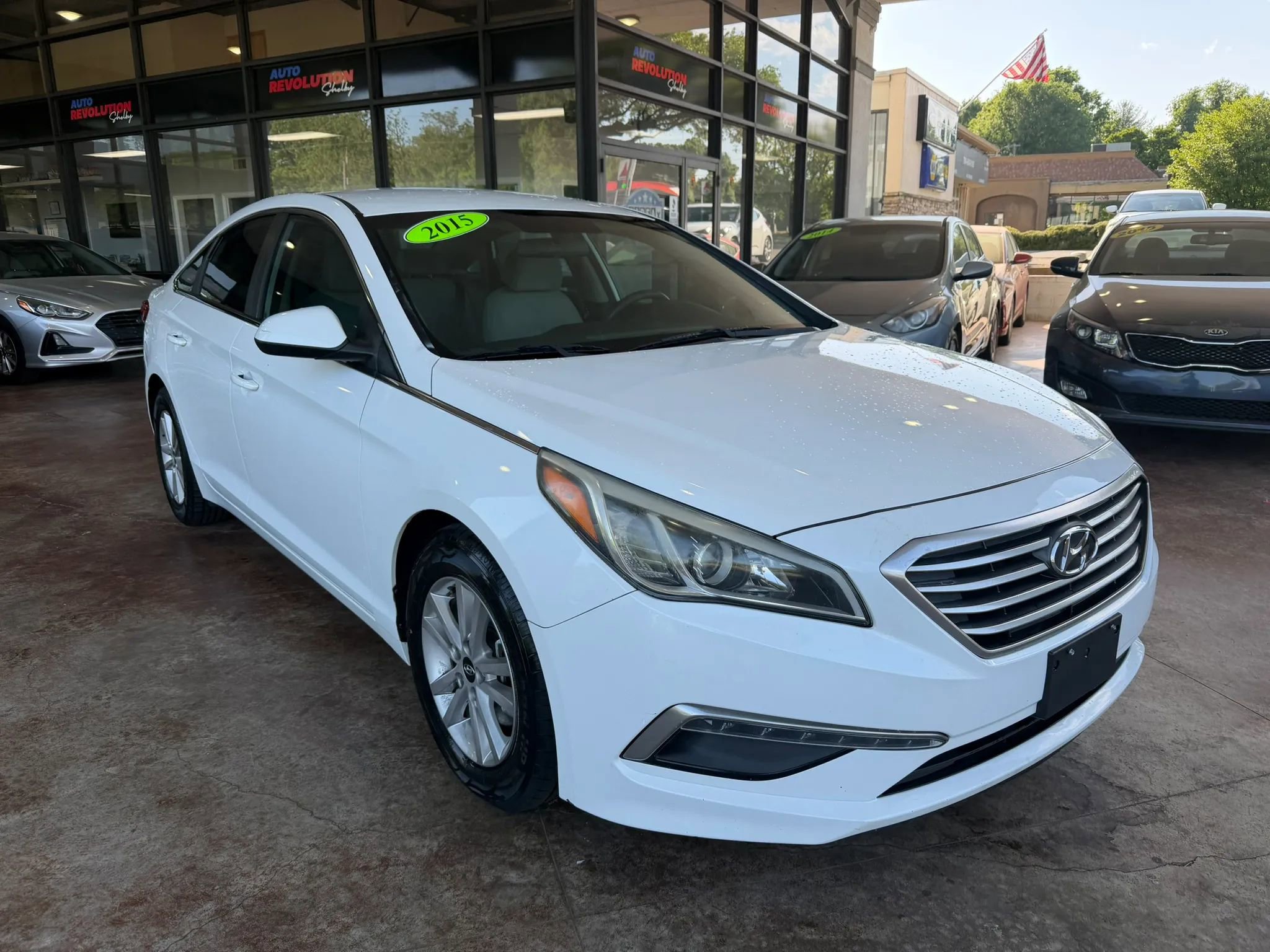 Used 2015 Hyundai Sonata SE FWD image 1