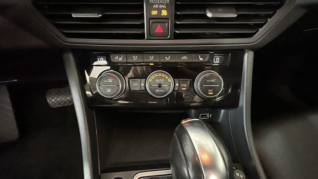Used 2019 Volkswagen Jetta R-Line FWD image 22