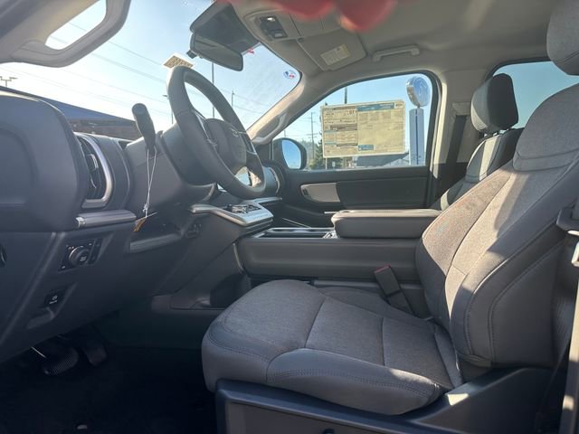 New 2025 Ford Expedition Active image 9