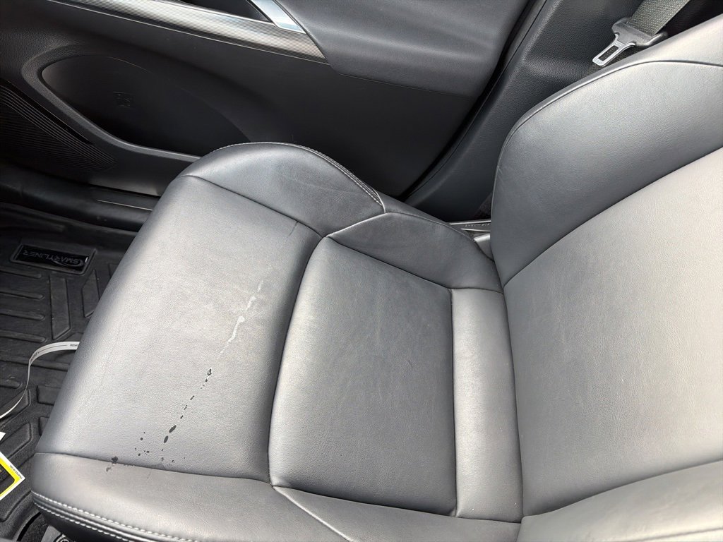 Used 2023 Toyota Venza XLE image 25