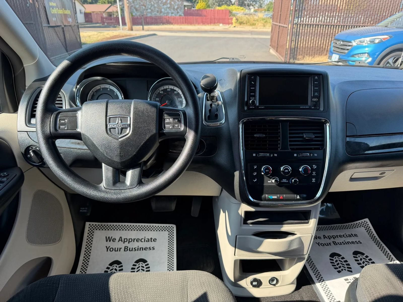 Used 2018 Dodge Grand Caravan SE FWD image 15