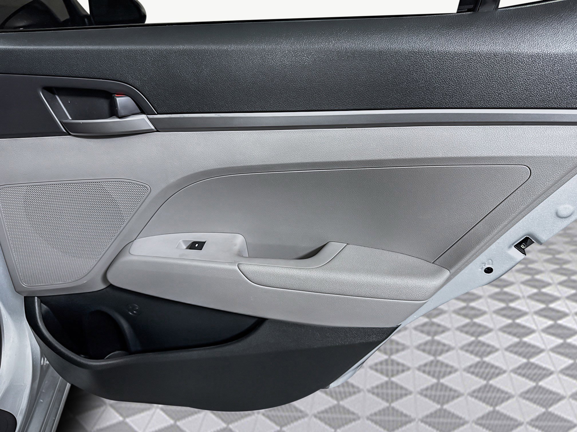 Used 2018 Hyundai Elantra SE image 26