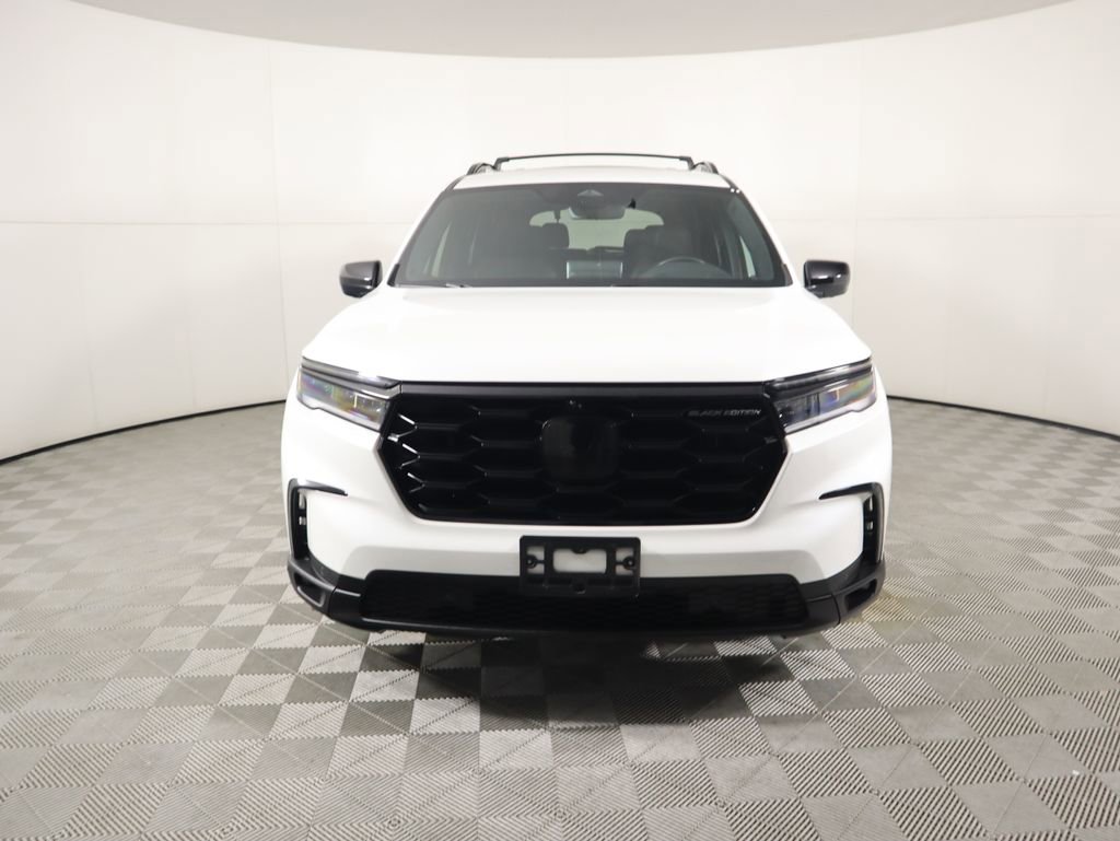 Used 2025 Honda Pilot Black Edition image 2