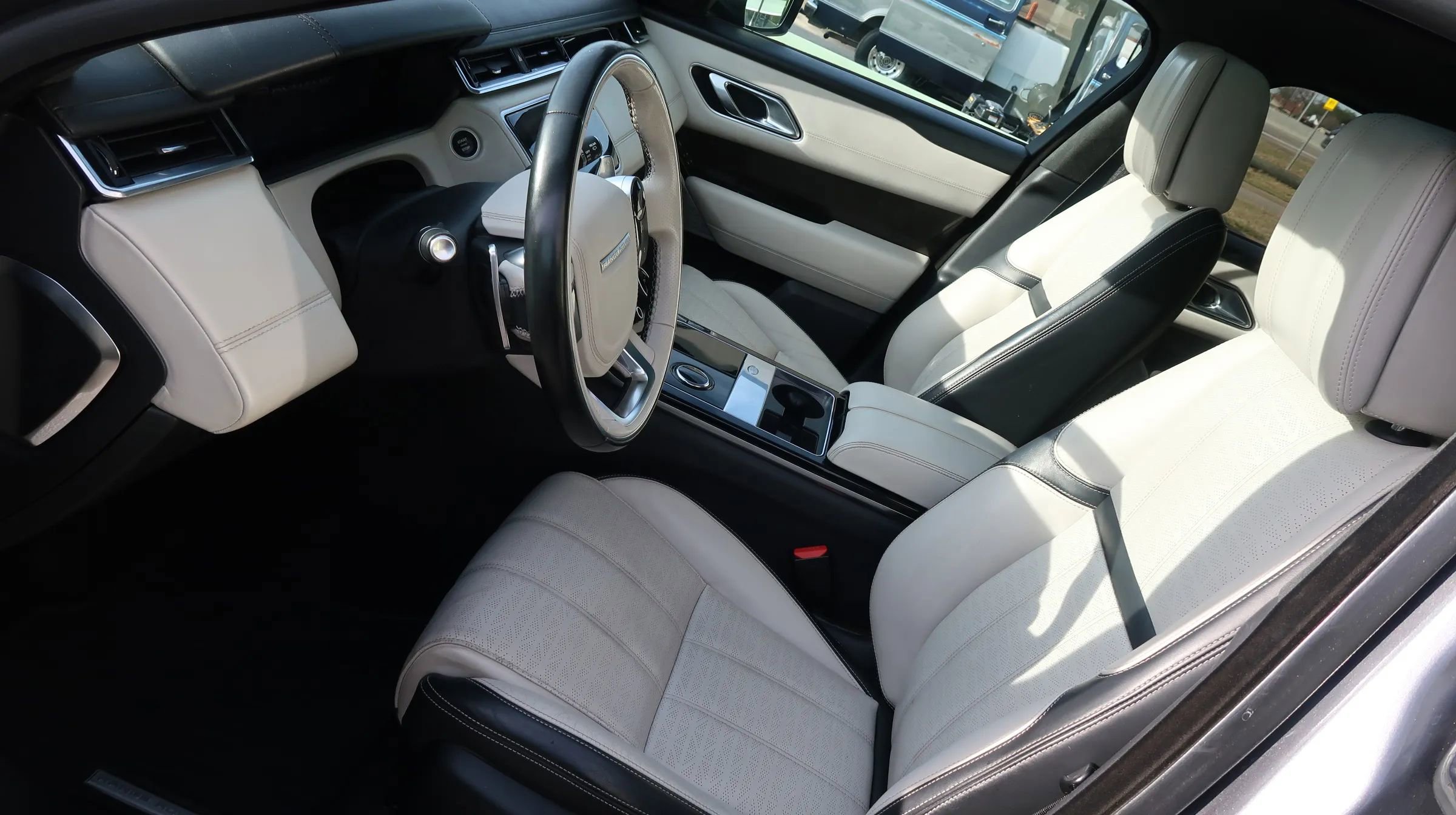 Used 2018 Land Rover Range Rover Velar image 16