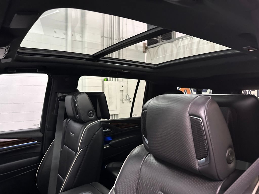 Used 2024 Cadillac Escalade ESV Premium Luxury w/ Performance Package AWD/4WD image 34