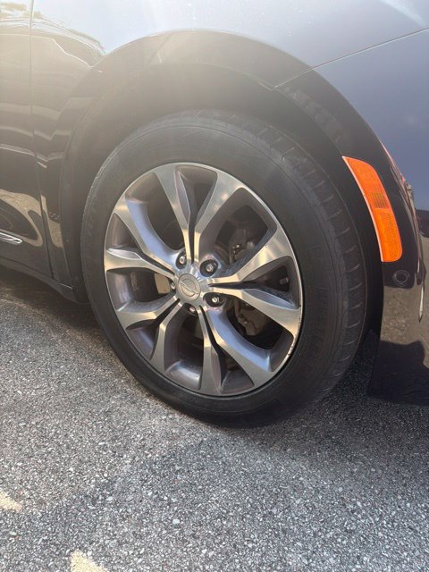 Used 2018 Chrysler Pacifica Limited w/ Tire & Wheel Group FWD image 11
