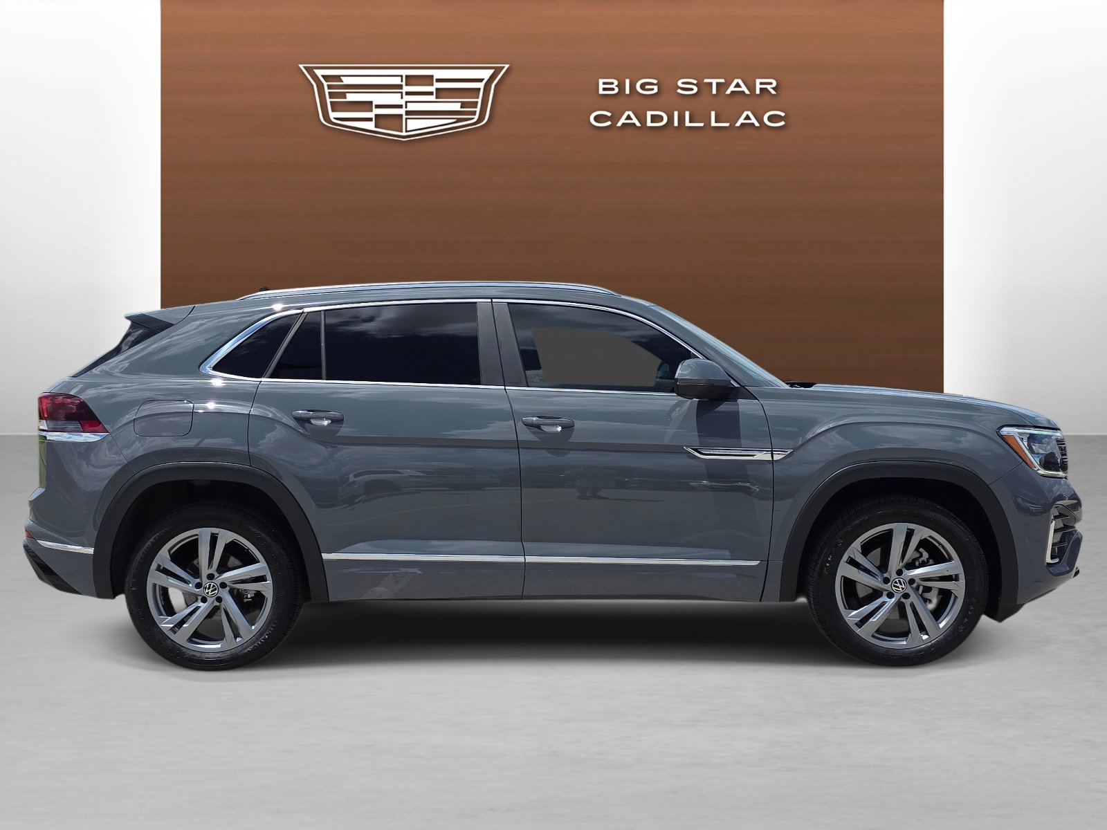 Used 2024 Volkswagen Atlas Cross Sport SEL R-Line AWD/4WD image 6