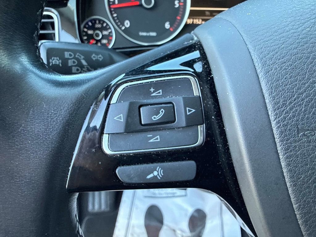 Used 2016 Volkswagen Touareg Sport image 31