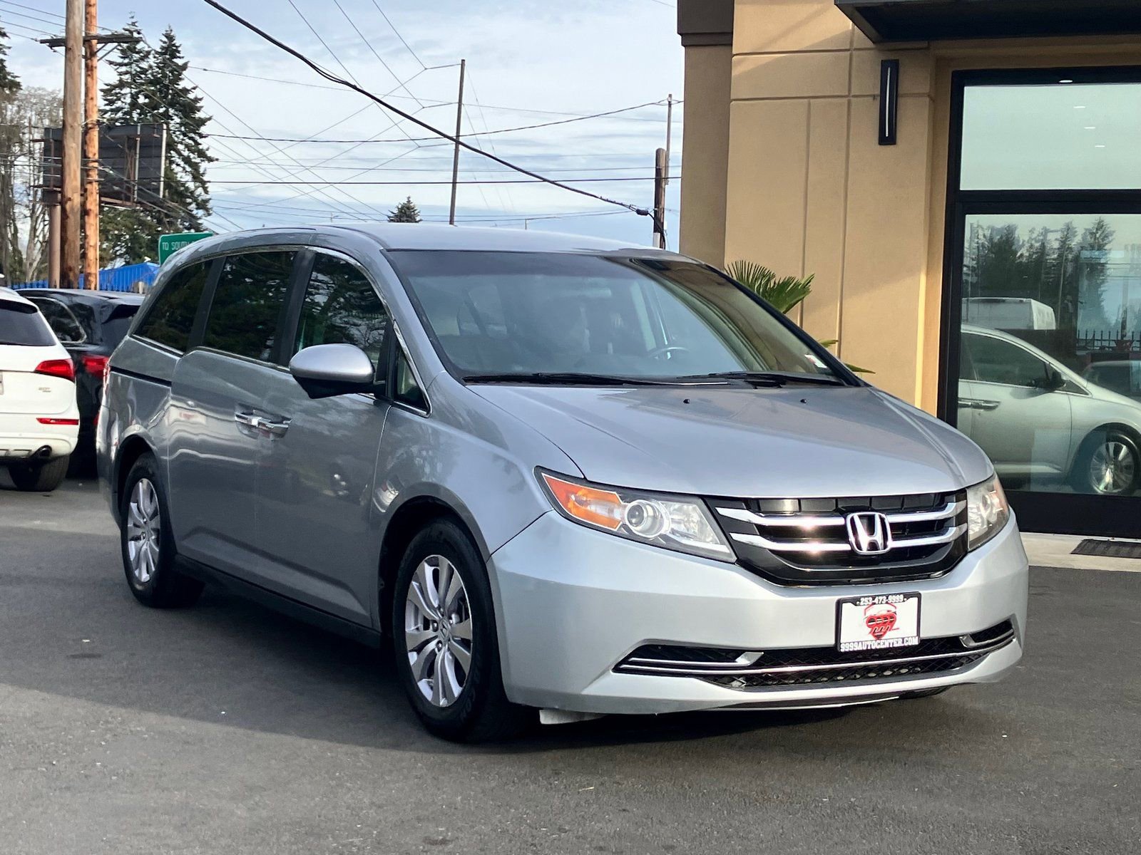Used 2017 Honda Odyssey EX image 2
