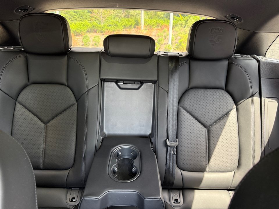 Certified 2026 Porsche Macan AWD/4WD image 24
