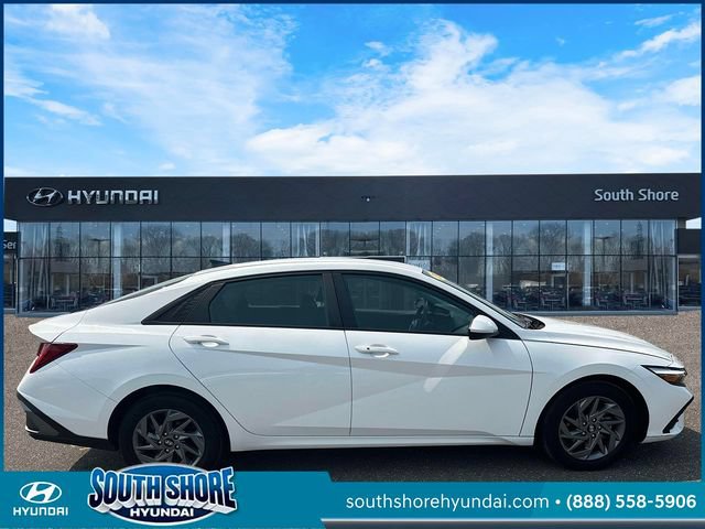 Certified 2024 Hyundai Elantra Blue FWD image 5