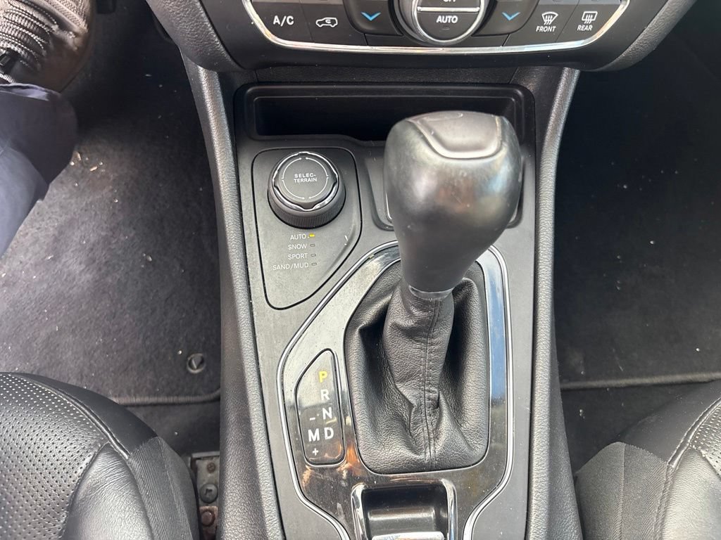 Used 2019 Jeep Cherokee Limited AWD/4WD image 12