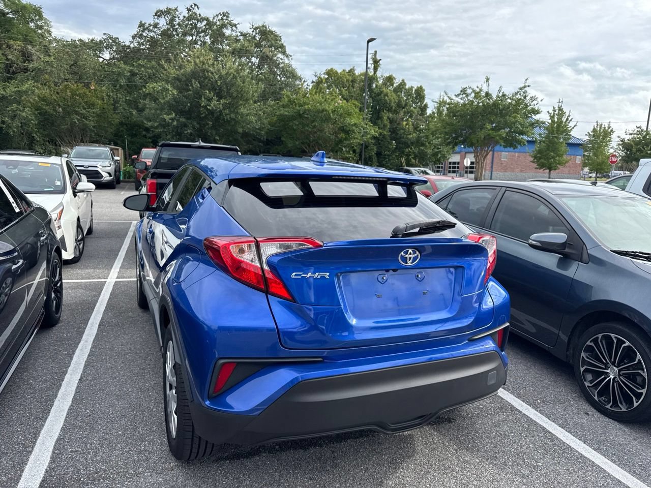 Used 2020 Toyota C-HR LE FWD image 7