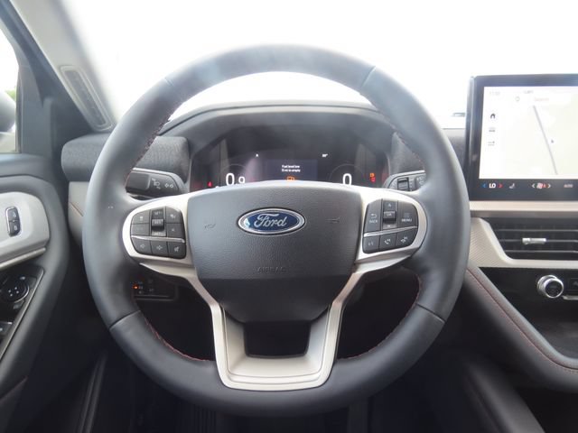 Used 2025 Ford Explorer Active RWD image 18
