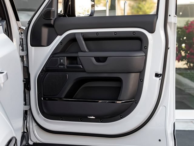 New 2026 Land Rover Defender 110 OCTA AWD/4WD image 31