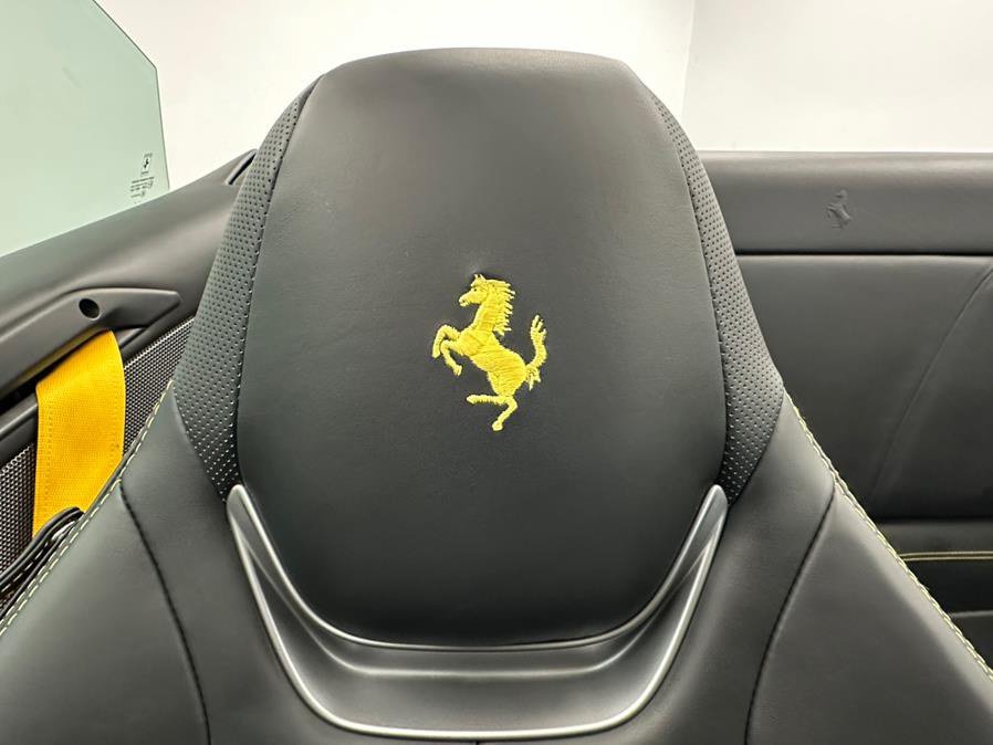 Used 2019 Ferrari Portofino RWD image 55
