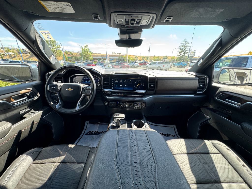 Used 2025 Chevrolet Silverado 1500 High Country image 2