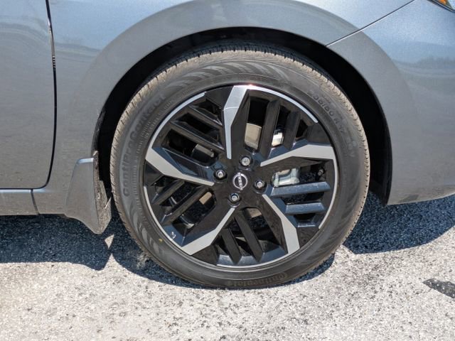 New 2025 Nissan Versa SR w/ Trunk Package image 11