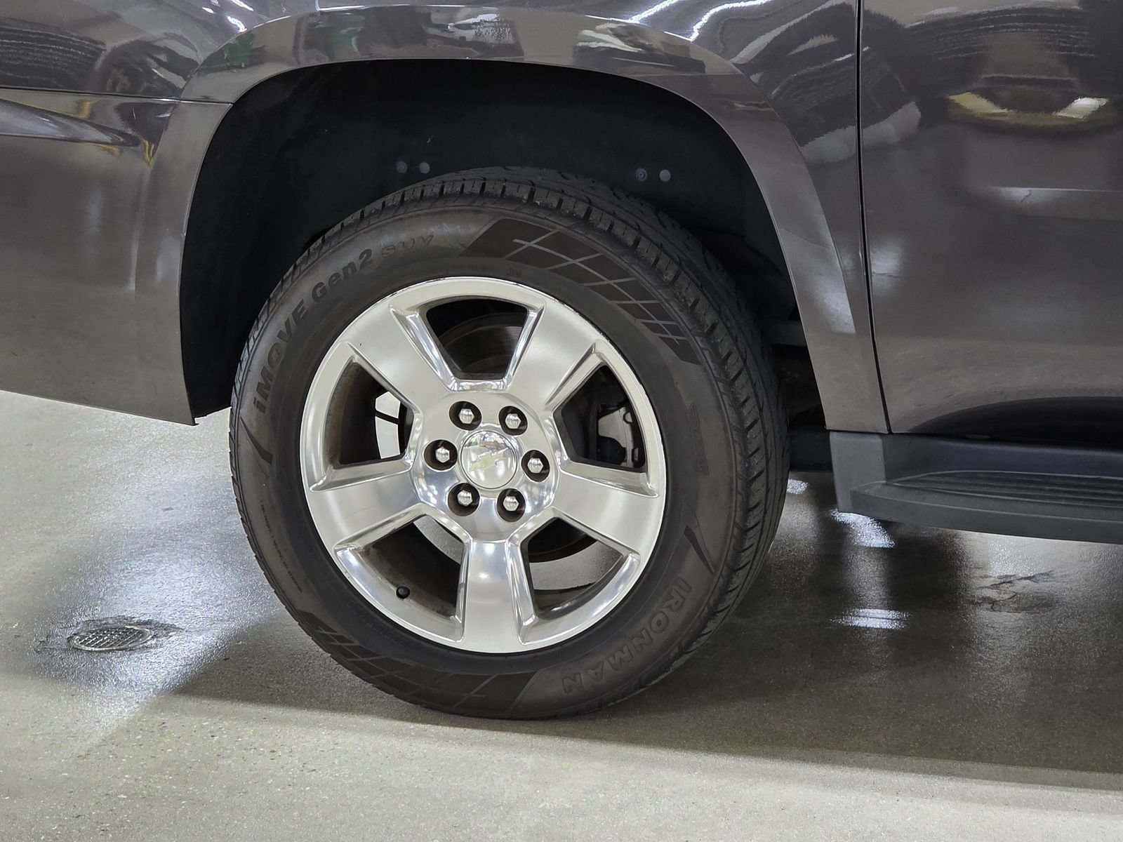 Used 2017 Chevrolet Suburban LS RWD image 6