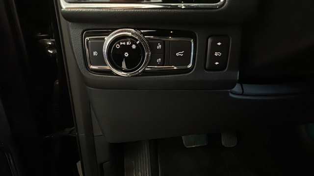 Used 2018 Lincoln Navigator Select AWD/4WD image 38