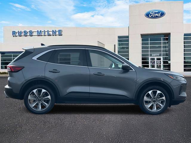 Used 2025 Ford Escape Platinum AWD/4WD image 2