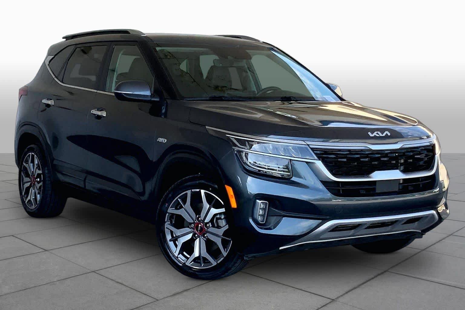 Used 2023 Kia Seltos SX w/ SX Sunroof Package AWD/4WD image 3