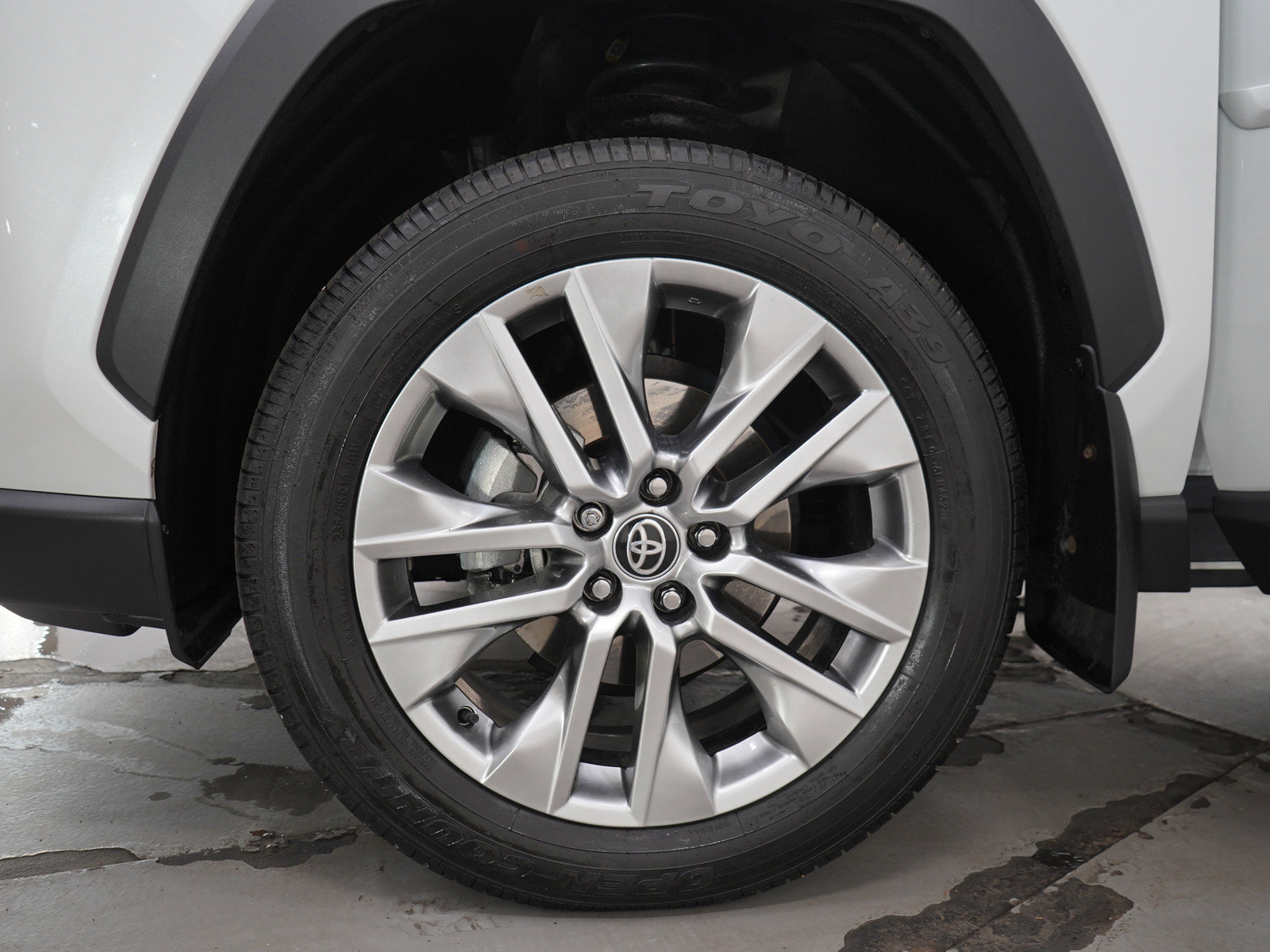 Used 2024 Toyota RAV4 Limited w/ Advanced Technology Package AWD/4WD image 32