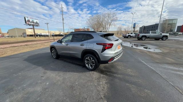 Used 2024 Chevrolet Trax LT w/ Driver Confidence Package image 6