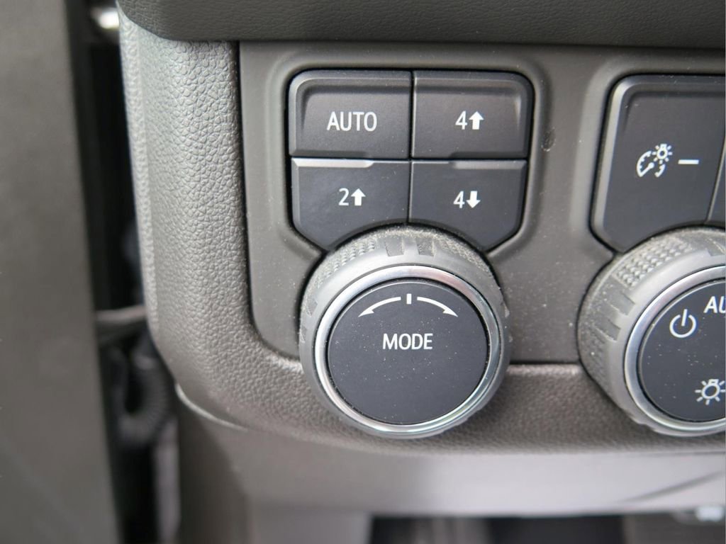 Used 2021 Chevrolet Tahoe Premier AWD/4WD image 11