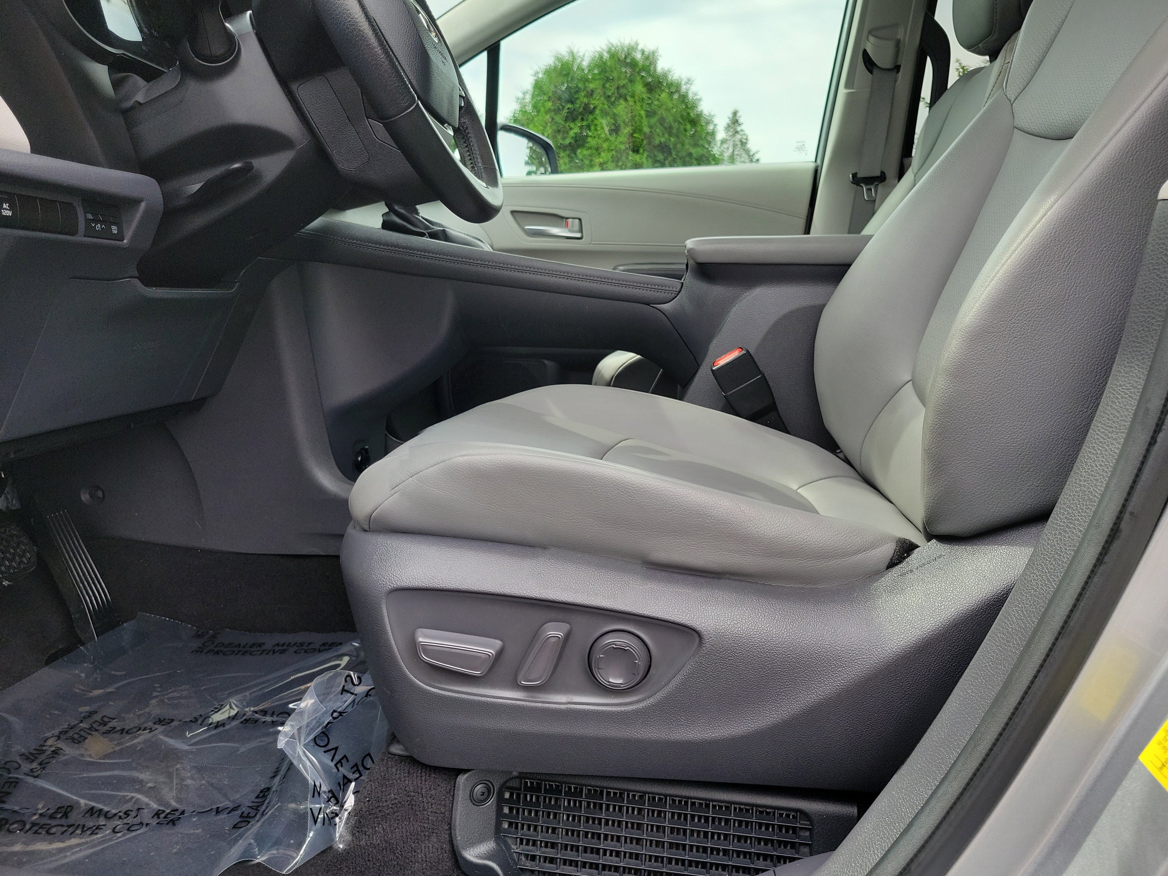 Used 2021 Toyota Sienna XLE w/ XLE Plus Package AWD/4WD image 16