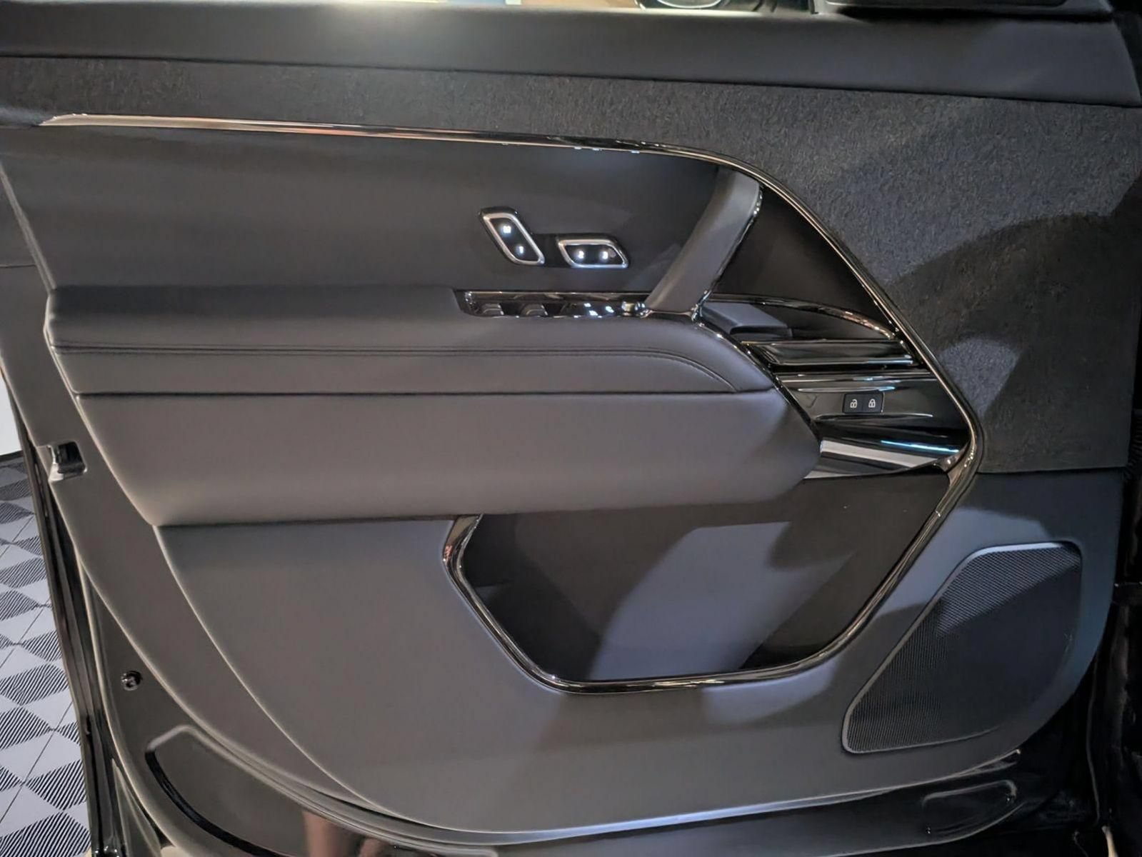 New 2026 Land Rover Range Rover Sport SE AWD/4WD image 21