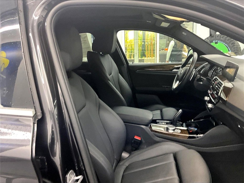 Used 2019 BMW X4 xDrive30i w/ Driving Assistance Package image 11
