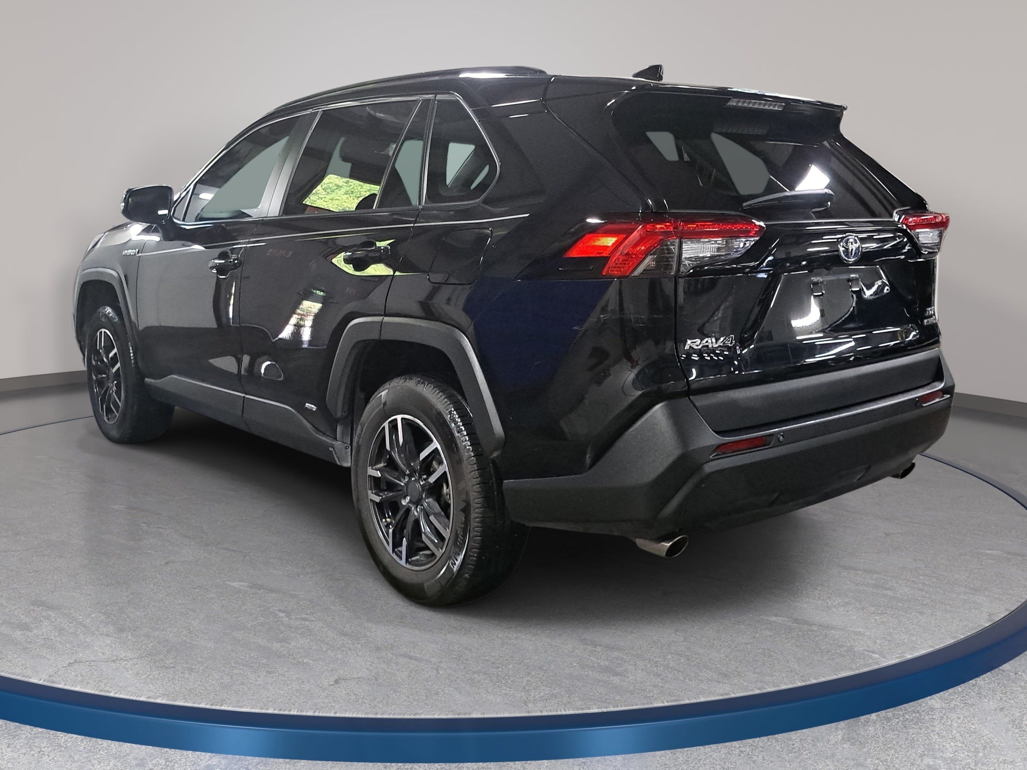 Used 2019 Toyota RAV4 XLE AWD/4WD image 7