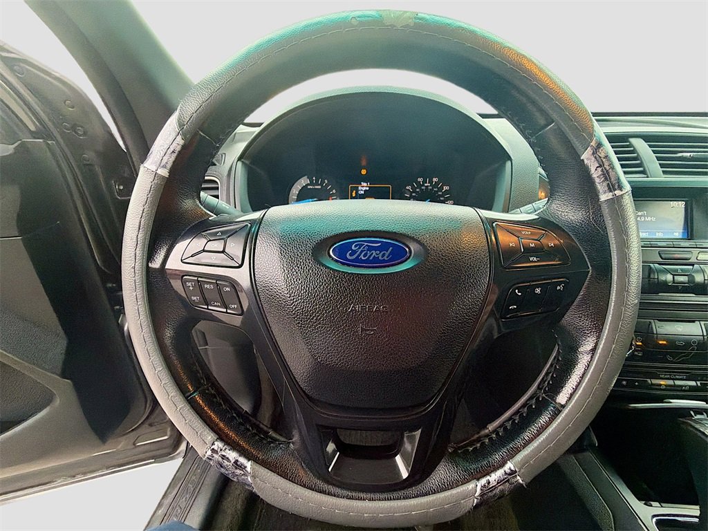 Used 2016 Ford Explorer XLT image 11