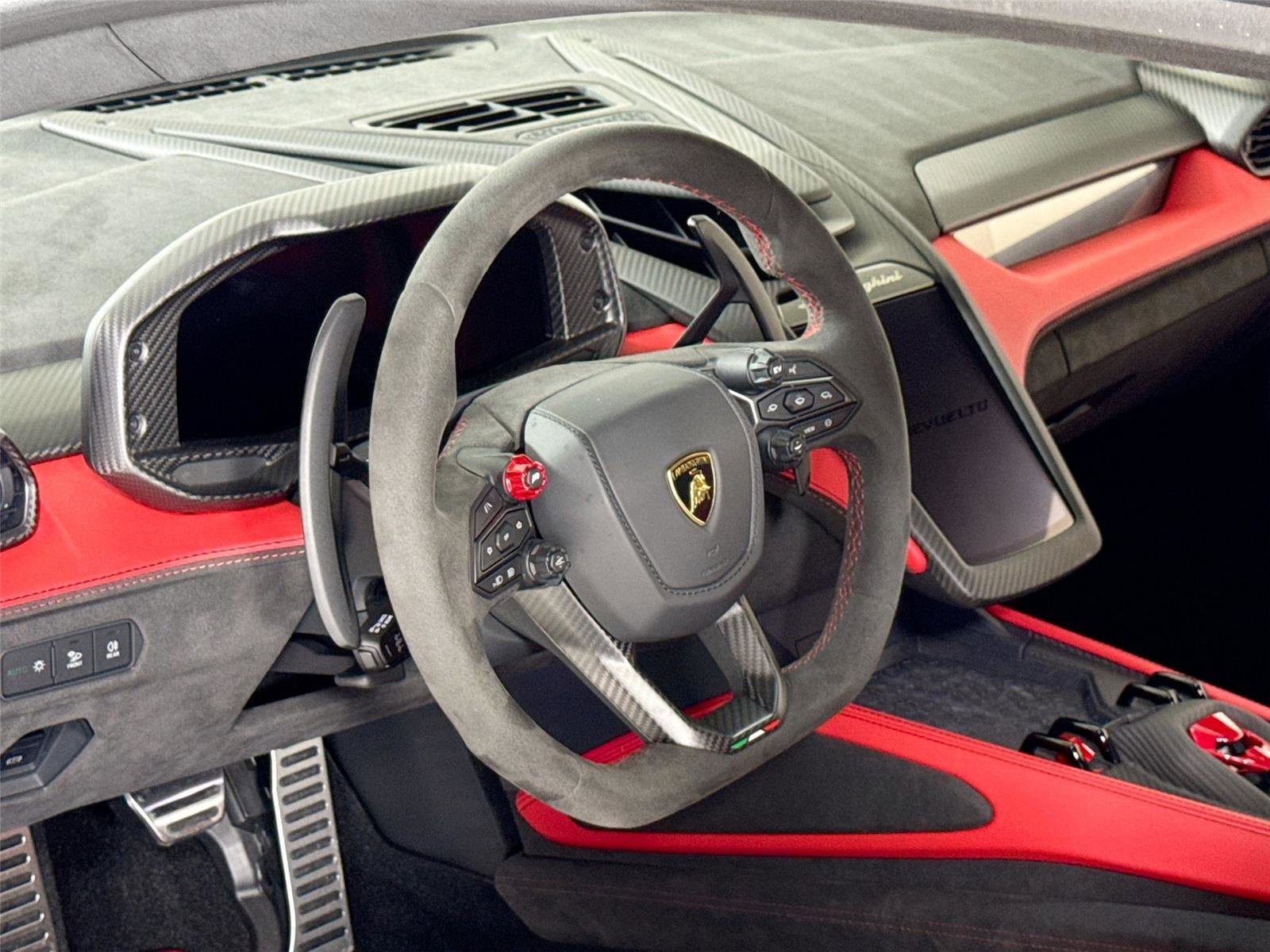 Used 2025 Lamborghini Revuelto image 16
