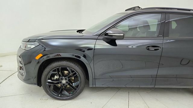 Used 2025 Volkswagen Tiguan SE R-Line image 10