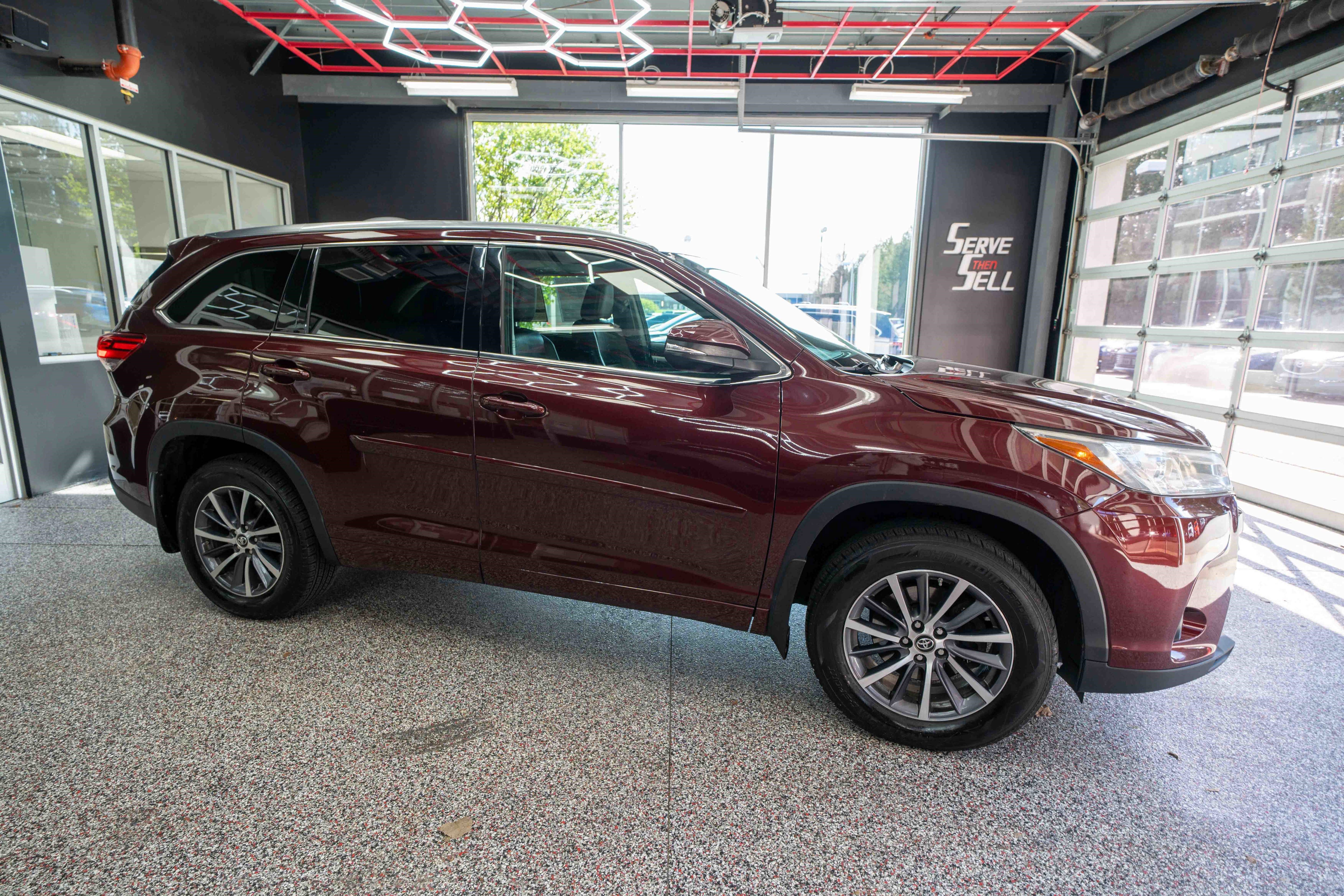 Used 2017 Toyota Highlander XLE image 5